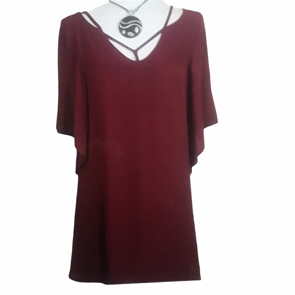 NWOT Lady's burgundy top size Medium